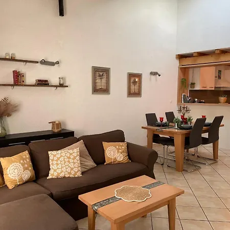 L'obione, Maison Centre * סן-ז'יל